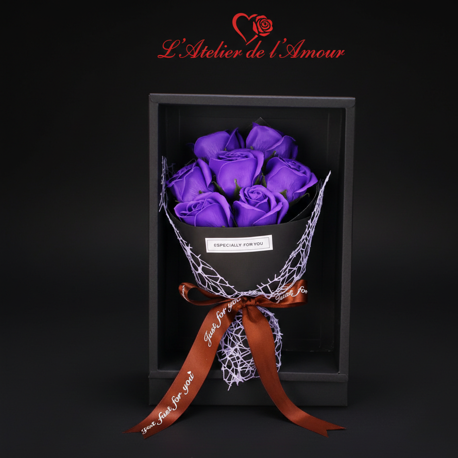 Bouquet de 7 Roses en Savon avec Petit Ours